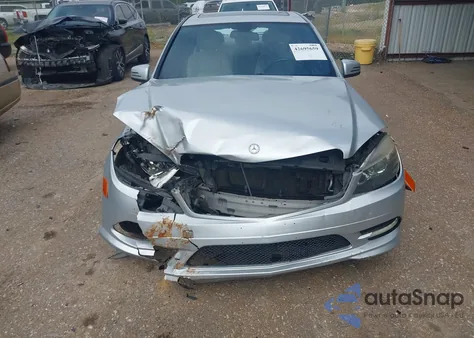 2011 Mercedes-Benz C 300 Luxury/Sport из США, поврежденный, VIN WDDGF5EB5BR140733